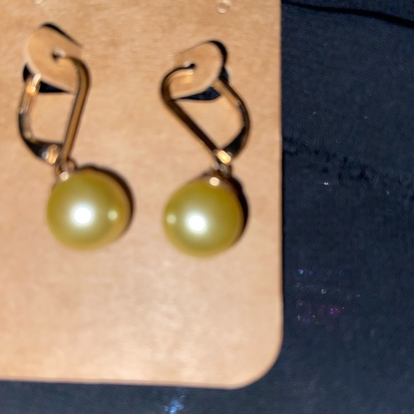 Ladies simulated pearl earrings - Picture 3 of 3